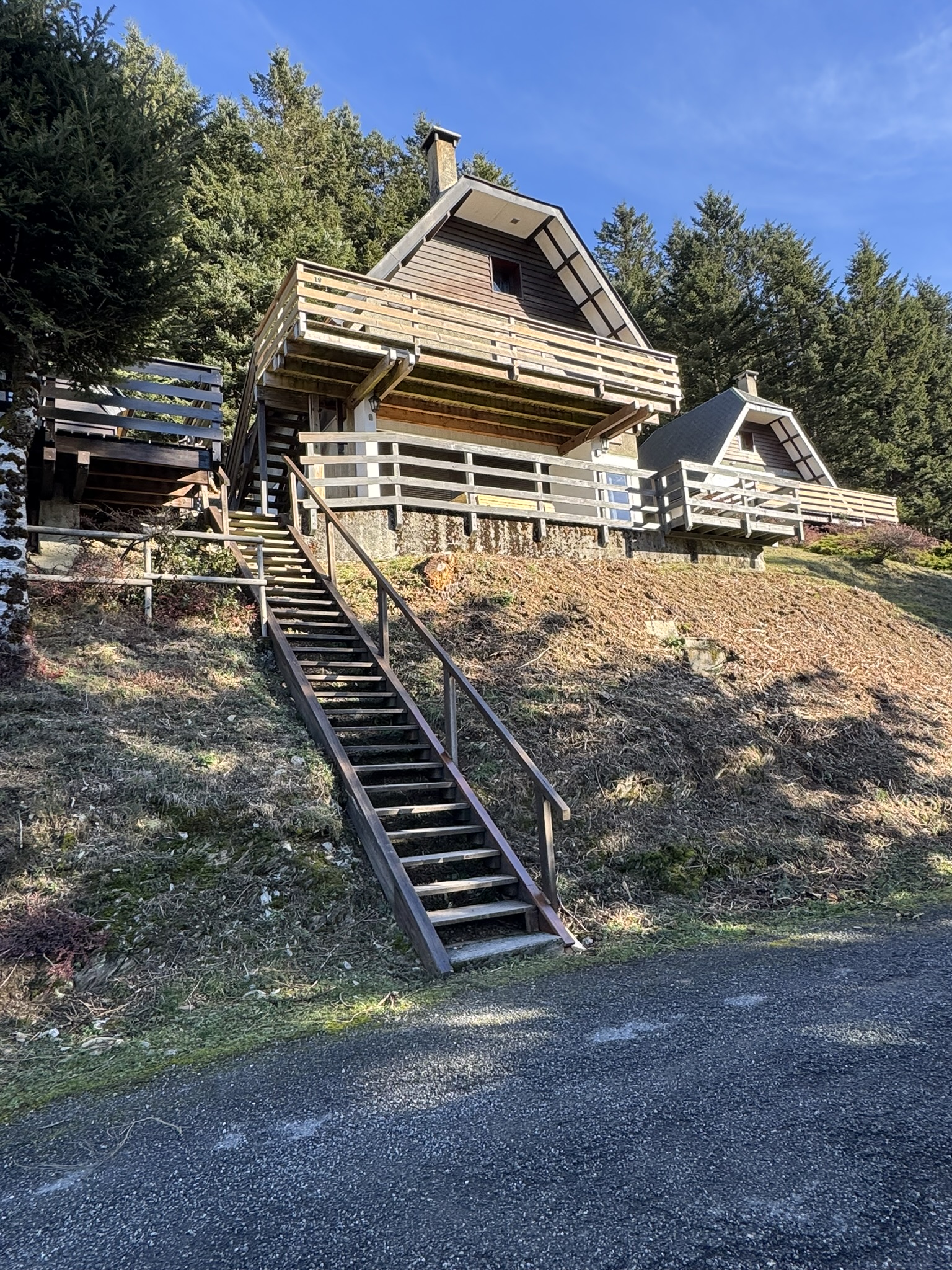 Location chalet Lac de Payolle : vue sur le chalet.