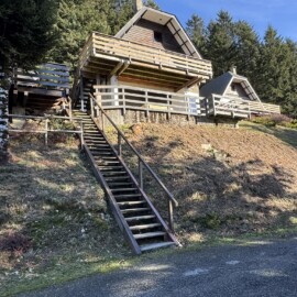 Location chalet Lac de Payolle : vue sur le chalet.